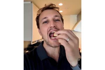 「やっぱ世界を救うよね」　日本に染まったフランス人　酒のおともに使った食材に反響「日本人より日本人やってる（笑）」