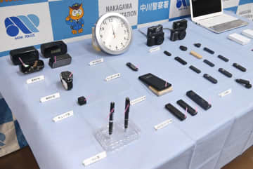盗撮疑い名古屋教諭再逮捕　10種類のカメラ計30台押収