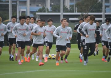 日本代表が合宿3日目のトレーニングを実施　MF久保建英が別メニュー