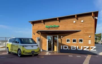 【まるも亜希子の「寄り道日和」】湘南の海辺とフォルクスワーゲン「ID.Buzz」