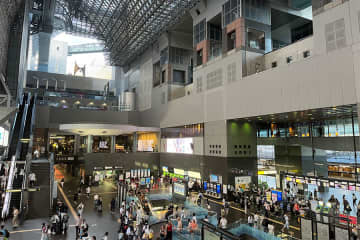 京都駅ビル全体が「アート空間」に！？ ２６組の新作やグルメも登場