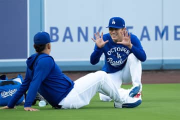 ドジャース 本拠地で地区シリーズ突破なるか 山本由伸が笑顔で最終調整 大谷は次戦登板へ備える