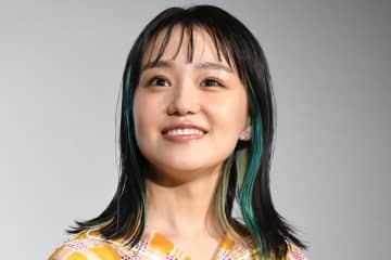 「一瞬誰だか…」　地元方言で“バッサリ”ヘア報告の奈緒に「短か！」「ばりかわいいっちゃんねー」