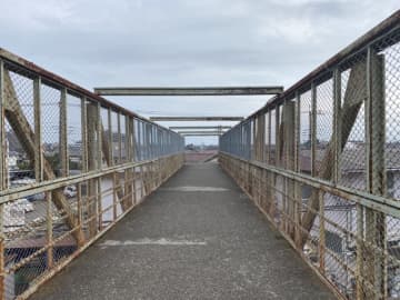 車両センター真横「三鷹こ線人道橋」、跡地整備のクラファン開始！返礼品は？