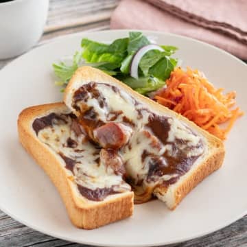 【食パンがないなら買ってくるべし！】「なんで今までやらなかったんだろ」のせて焼くだけなのにもう消えた！トーストアレンジレシピ3選