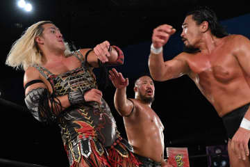 【DDT】樋口和貞が前哨戦制し、KO-Dタッグ王者の飯野雄貴＆納谷幸男をバッサリ斬り捨てた！「このベルトは歴史ある重いベルト。それを自覚しろ！」