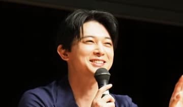 吉沢亮がポケモンを愛おしそうに見つめて...『ポケモンレジェンズZ-A』新作CMオフショットが話題に