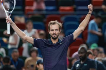 元No.１メドベージェフが苦手のティエンから初勝利！ またも足をつり「正直負けると思った」窮地から執念の復活＜SMASH＞