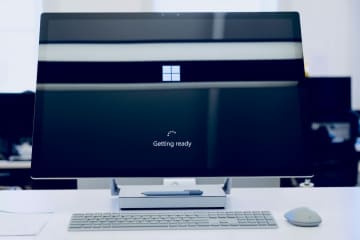 Windows 11、初回起動時の「MSアカウント＋ネット接続」の抜け道をすべて封じる