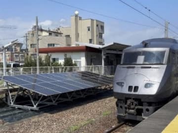 JR九州、駅構内の休止レールで太陽光発電　国内初