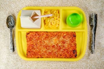学校給食から不健康な超加工食品使用を排除　米カリフォルニア州、全米初の法案制定