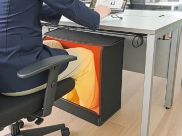 サンコー、デスク下で足をしっかり囲んで温めるパネルヒーター