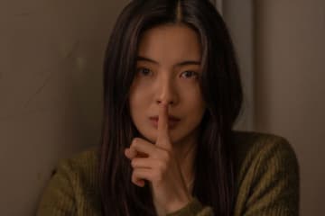 韓国発ホラー『層間騒音』恐怖の団地にはびこる不穏なアイテム・人物カットが一挙解禁