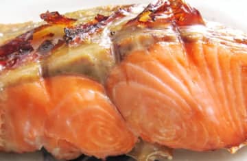 【秋鮭買ったらこれ作って！】ホイル焼きがワンランク上のおいしさに！味噌のコクがたまらん⋯秋鮭の人気レシピ3選