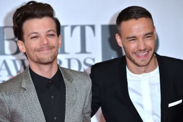 ルイ・トムリンソン、故リアム・ペインの死を“どうしようもないほどつらい”と語る「これまで友人を亡くしたことはなかった」
