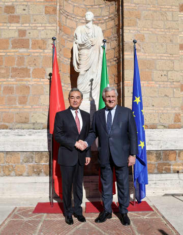 王毅氏、イタリア副首相兼外相と会談