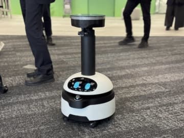 オフィス照明を「GPS」に　パナソニックとugo、ロボットの自己位置認識で技術検証