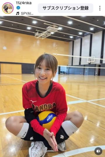 ゴルフとバレーボールの二刀流？ 井上莉花がコートでレシーブ&スパイス「楽しそうなのが、伝わってきます」とファンも称賛