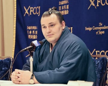 安青錦「横綱を目指して」　日本国籍取得の意向示す