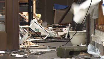 「屋根が持っていかれるとは」ラーメン店店主絶句　大木倒れ「80年以上住んでるけど見たことない」　台風22号で東京・八丈島に大きな被害