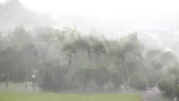 【解説】台風22号最も危険な積乱雲「眼の壁雲」が伊豆諸島直撃…54mの暴風に家屋倒壊や停電・断水も人的被害なし　2025年も秋台風に注意