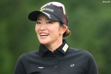 『ほーん、出れんのか』師匠・ジャンボ尾崎とはハグで祝福　原英莉花は米昇格決定→日本凱旋に「期待されるとソワソワ（笑）」