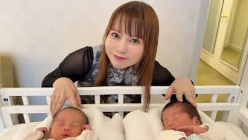 双子出産の中川翔子 ギュッと握る“おてて”＆ふにふに“あんよ”公開で「可愛すぎて癒やされる」と反響！「シャワーは命の洗濯よ」恒例の絵日記も