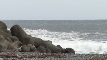 釣りに来ていた男性3人が波にさらわれ67歳男性が死亡…台風の影響で波浪注意報も　神奈川・大磯町