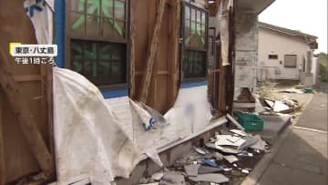 「80年住んで見たことない」記録的な大雨や暴風で倒木相次ぎ道路ふさぐ　ラーメン店の屋根消え「言葉出ない」　台風22号が伊豆諸島“直撃”