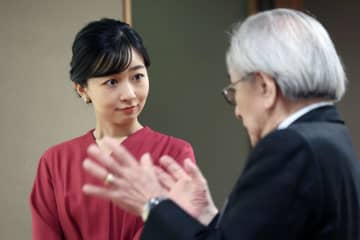 佳子さま、京都訪問　松下真々庵で工芸品鑑賞