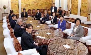 野党、ガソリン減税へ協議要求　臨時国会早期召集も