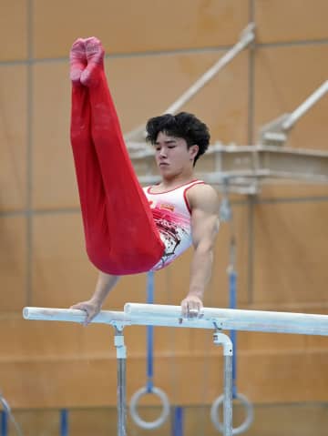 世界体操へ、五輪王者が対抗意識　個人総合で岡慎之助と橋本大輝