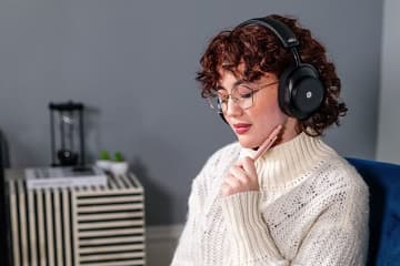 AIセンサーで脳波を測定、燃え尽き症候群を予防するヘッドホン。499ドルで海外発売