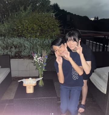 「真央さんの面影がありますね」市川團十郎が投稿した麗しい兄妹のツーショットに故・小林麻央さんを思い出す声も