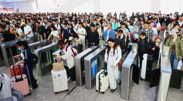 中国の国慶節連休、国内移動1日平均3億人超　前年比6.3％増