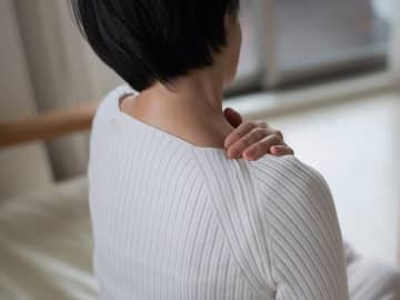 夫とは不仲、更年期で体調最悪、顔もしわしわに……。50代女性を襲った「孤独感と寂しさ」