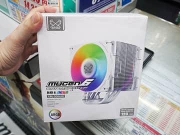 サイズの白いハイエンドCPUクーラー「MUGEN6 DUAL FAN WHITE ARGB EDITION」が発売