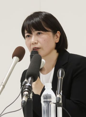 前橋市長、コールセンター開設　ラブホテル問題で個人事務所に