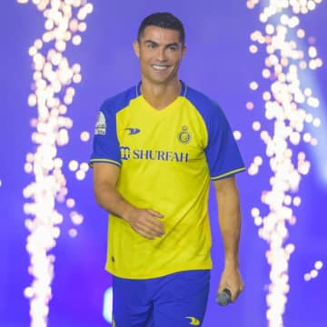 クリスティアーノ・ロナウド、サッカー界初の「ビリオネア」に