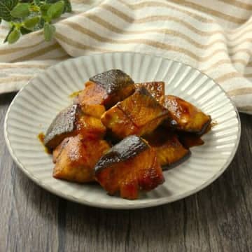 ごはんがすすむ！「鮭のカレーソテー」