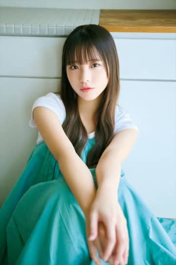 日向坂46五期生・下田衣珠季、18歳らしいフレッシュさ弾けるグラビア披露