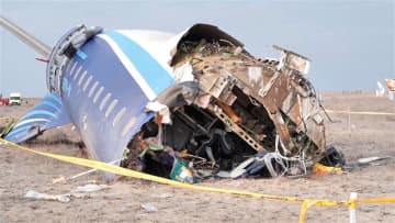 プーチン大統領、アゼルバイジャン航空機の墜落事故めぐり“防空ミサイルの破片で機体が損傷”