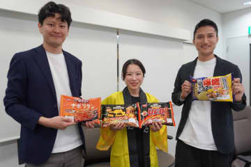 日清食品「一平ちゃん」「行列のできる店のラーメン」の新商品を発売。秋冬商品のチルド麺の試食会を開催