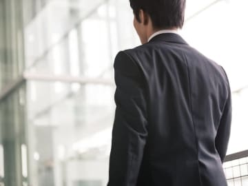 66歳。厚生年金に入り年金額を上乗せするのと、勤務形態を変えて繰り下げ受給を選ぶのでは、どちらが得？