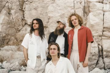 ユーフ、サハラの砂を運ぶ風に着想を得た新曲「Calima」公開