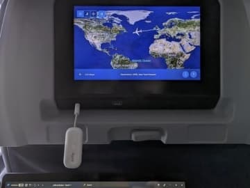 飛行機の機内映画を「AirPods」などで聞けるようにするアイテムが20%オフと安い