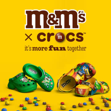 M&M'S（R）とCrocs、限定コレクションを発表：ファッションと遊び心の融合