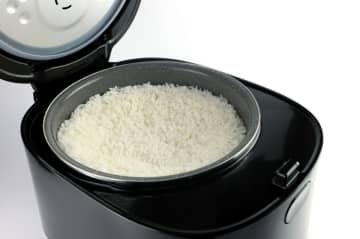 毎日2合しか炊かないのに我が家の炊飯器は「10合用」です。買い替えた方が電気代の節約になるでしょうか？