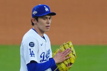 ロバーツ監督「ロウキに乾杯」　シャンパンファイトで開口一番…3回完璧の佐々木朗希に感謝