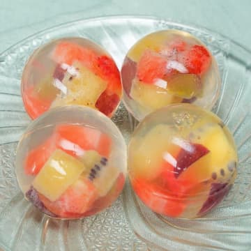 【透き通る宝石みたい！】カラフルでかわいい♡カロリー控えめなフルーツ水ゼリーレシピ
